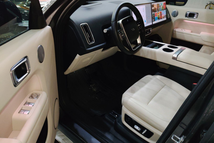 理想汽车 理想L8 2023款 Max中控内饰7003