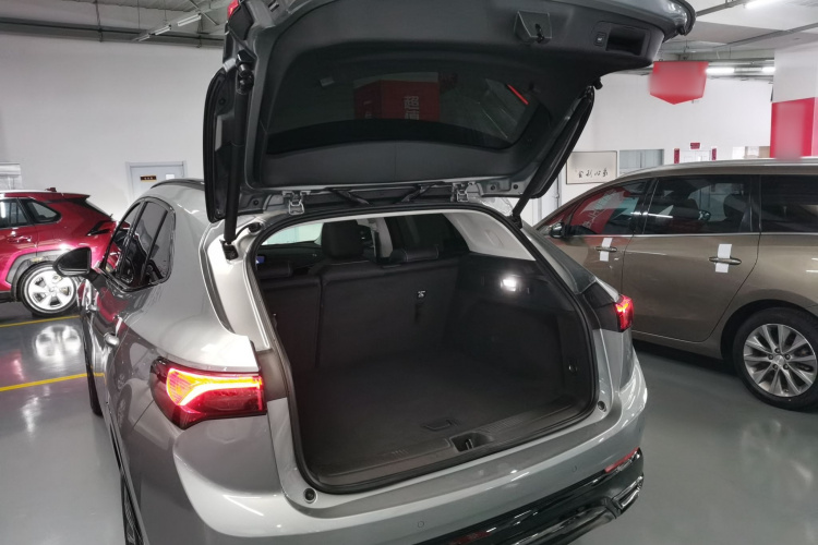 别克 2024款 昂科威S  25T 炫黑风尚版机舱底盘23