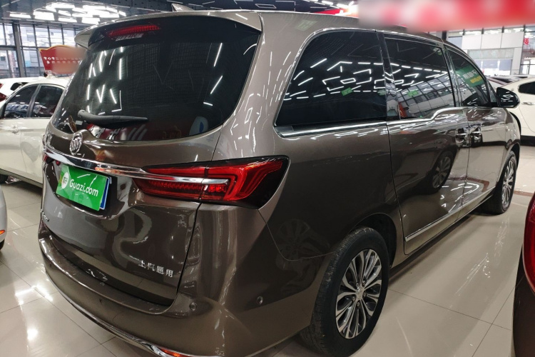 别克GL8 2021款 陆上公务舱 652T 尊贵型车身外观7