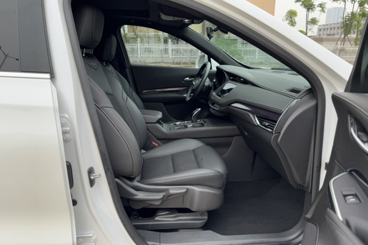 凯迪拉克XT4 2021款 28T 两驱技术型中控内饰7003