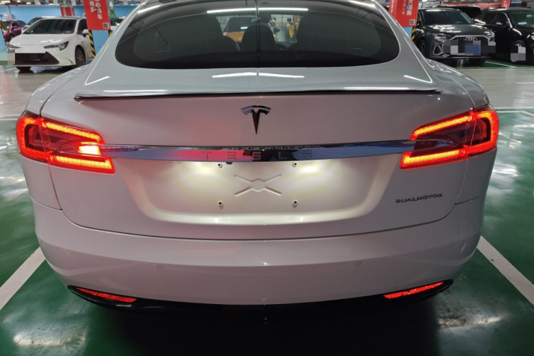 特斯拉 Model S 2019款 Performance 高性能版车身外观6