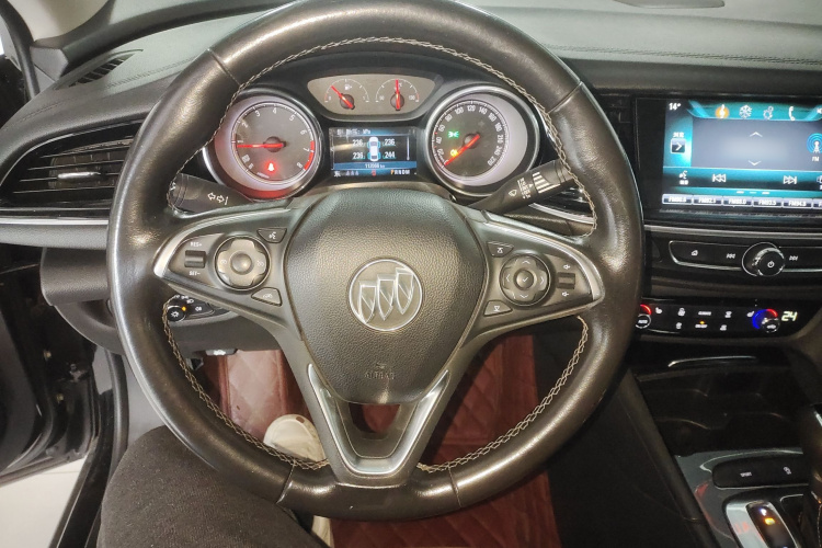 别克 君威 2017款 20T 精英型中控内饰13