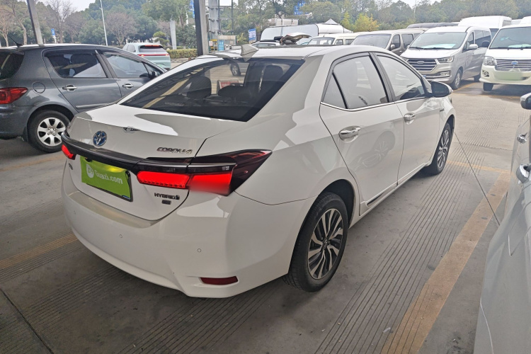 丰田 卡罗拉 2017款 改款双擎 1.8L E-CVT精英版车身外观7