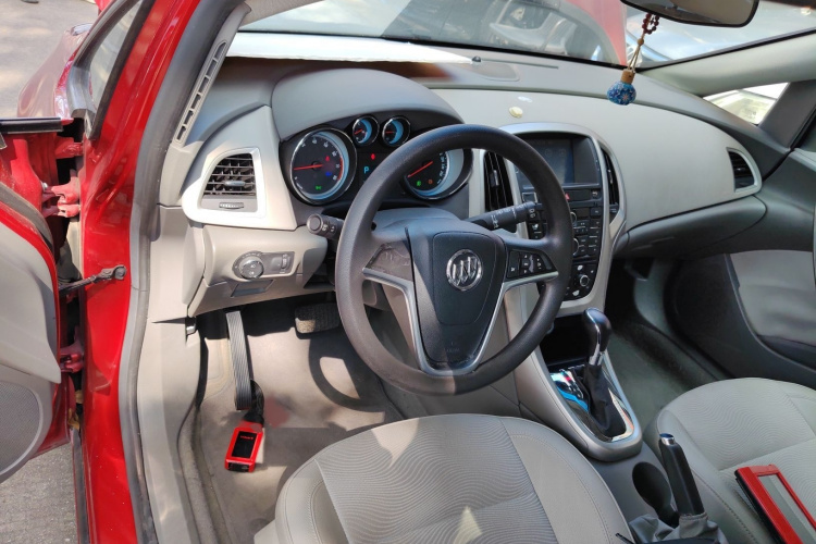 别克 英朗 2013款 XT 1.6L 自动时尚版中控内饰7002