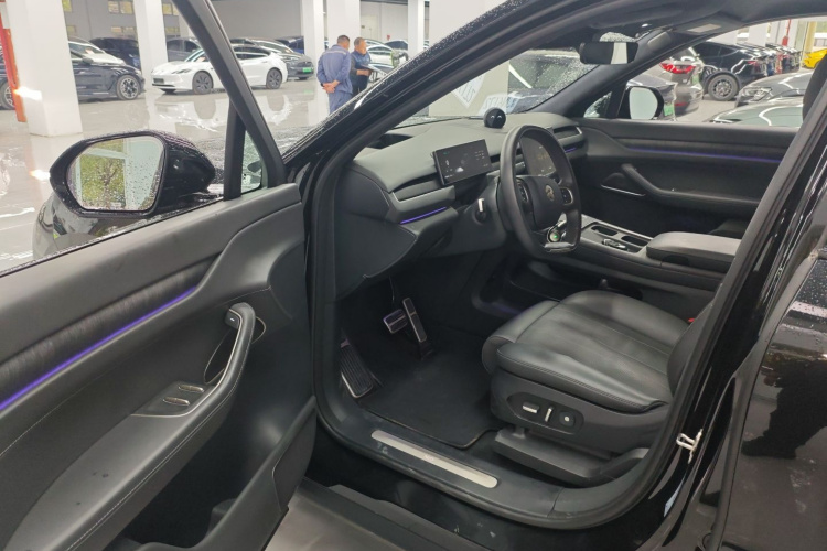 蔚来ES8 2023款 75kWh 行政版中控内饰7003