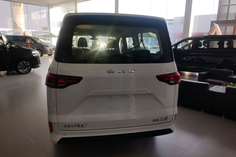 BAW北汽制造 锐胜王牌M7 2024款 1.6L 长轴创富型 7座车身外观6004