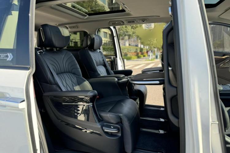 广汽传祺 传祺M8 2024款 大师系列 400T 至尊版中控内饰7011