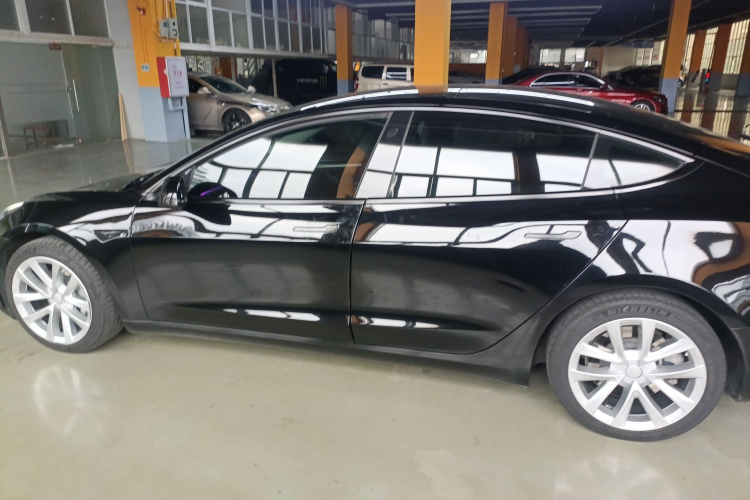 特斯拉 Model 3 2021款 标准续航后驱升级版车身外观4