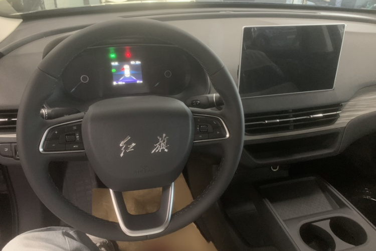 红旗E-QM5 2025款 500km 出行版中控内饰7005