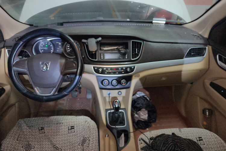 宝骏730 2019款 1.5L 手动超值型 7座 国VI中控内饰12