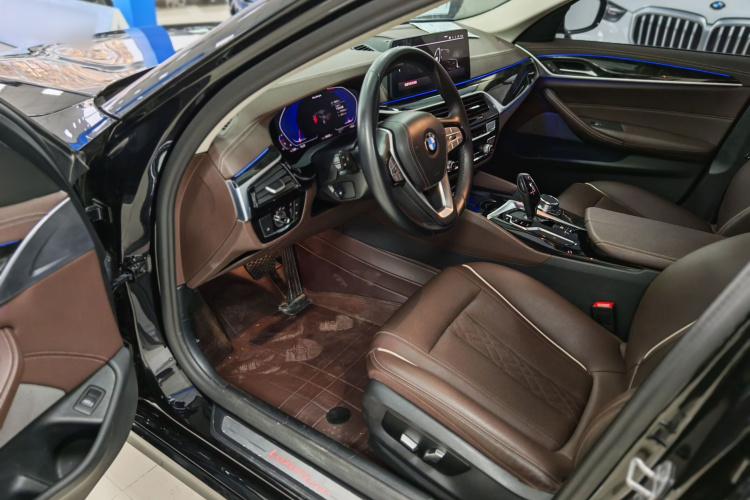 宝马5系 2022款 改款二 525Li 豪华套装中控内饰7007