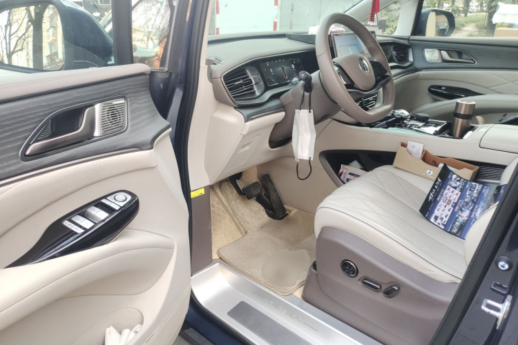 腾势D9 2022款 DM-i 970 四驱旗舰型中控内饰20