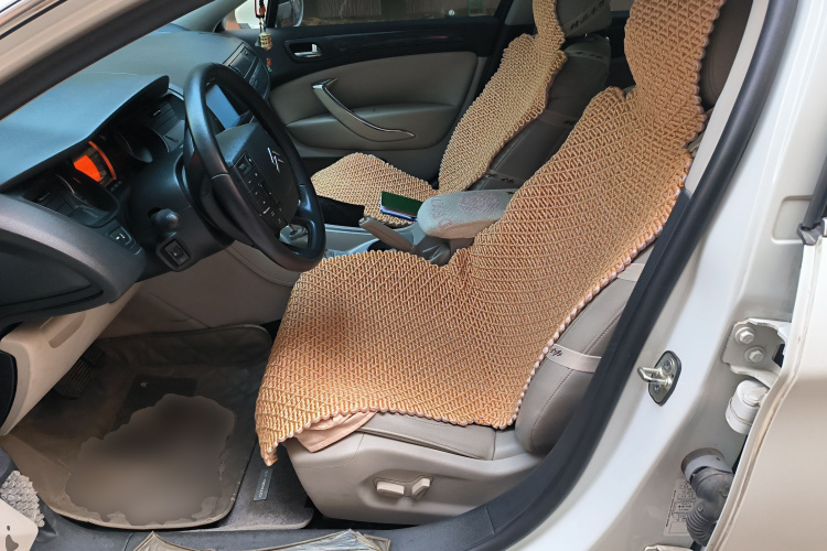 雪铁龙C5 2012款 2.0L 自动尊享型中控内饰19