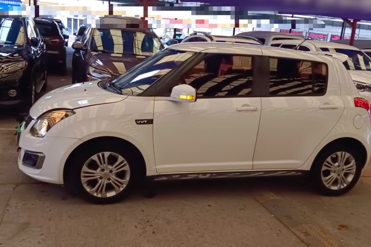 铃木 雨燕 2014款 1.5L 自动时尚型车身外观4