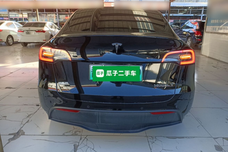 特斯拉 Model Y 2023款 长续航全轮驱动版车身外观6