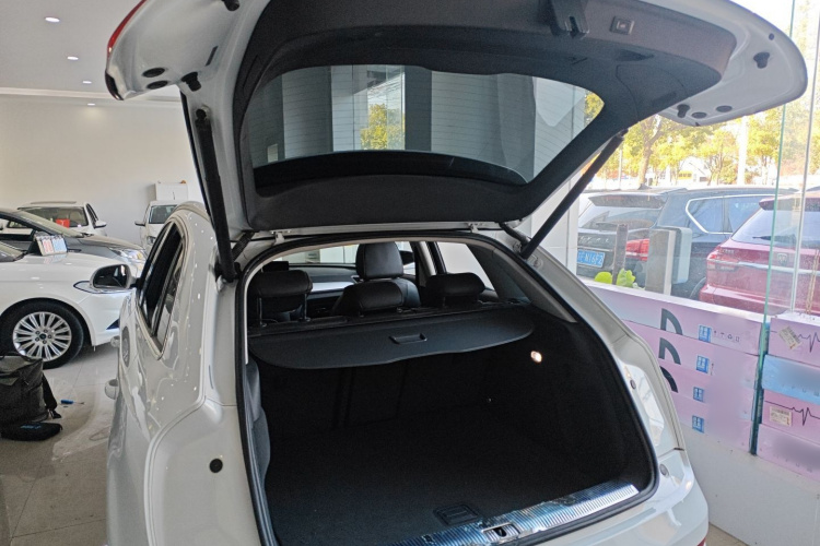 奥迪Q3 2017款 30 TFSI 时尚型机舱底盘23