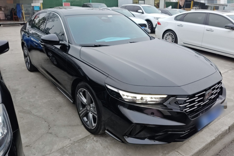 本田 雅阁 2025款 运动系列 260TURBO 尊贵版车身外观3