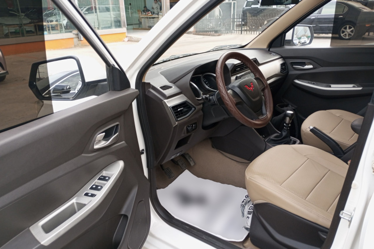 五菱汽车 五菱宏光 2021款 1.5L改款 S舒适型 电动助力LAR中控内饰20