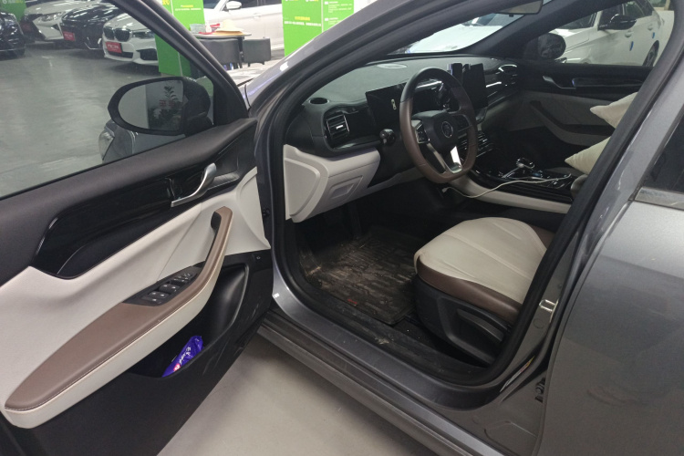 比亚迪 秦PLUS 2024款 荣耀版 DM-i 55KM领先型中控内饰7003