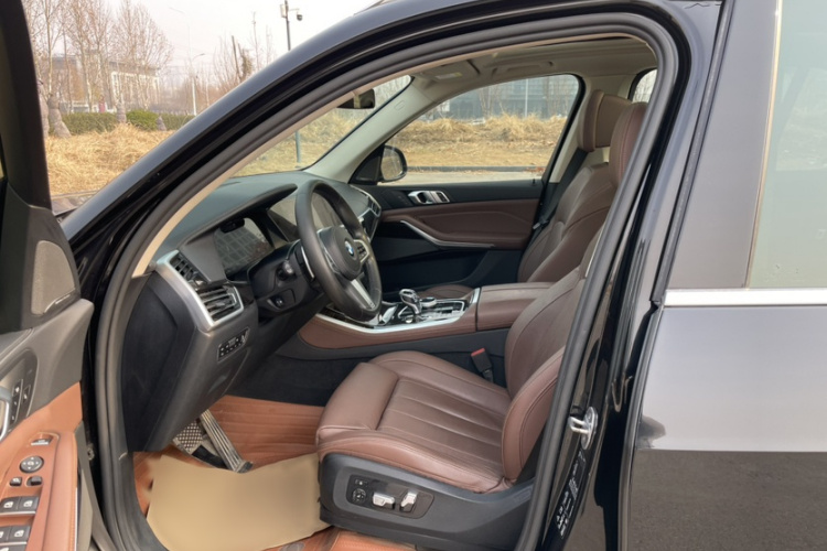 宝马X5(进口) 2019款 xDrive40i 尊享型 M运动套装中控内饰7005