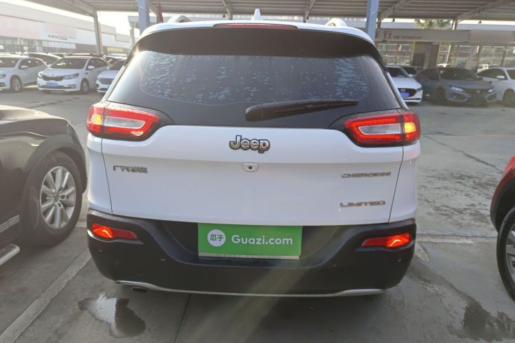 Jeep 自由光 2017款 2.0L 优越版车身外观6