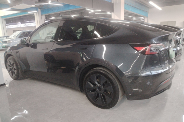 特斯拉 Model Y 2024款 后轮驱动版车身外观4