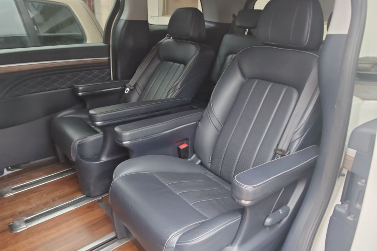 广汽传祺 传祺M8 2020款 390T 尊享版中控内饰21