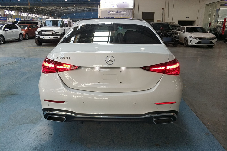 奔驰C级 2024款 改款三 C 260 L 运动版车身外观6