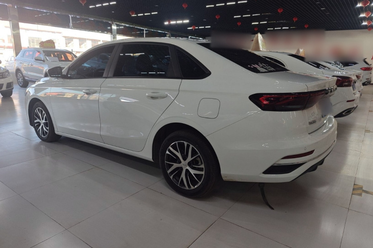 吉利汽车 帝豪 2022款 第4代 1.5L CVT精英型车身外观4