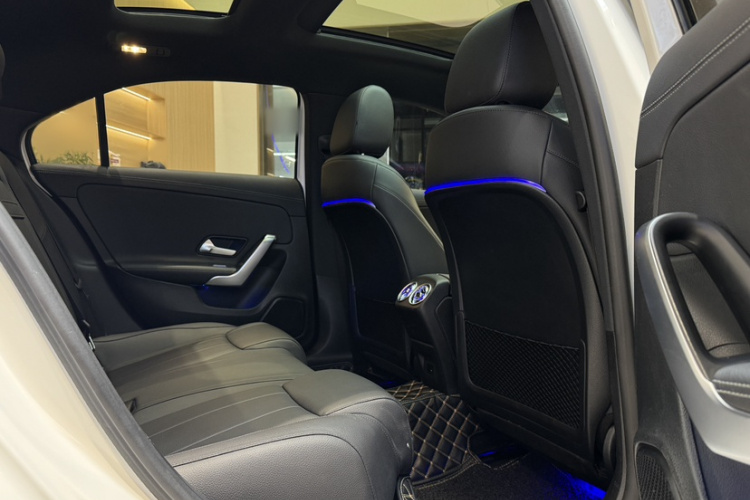 奔驰A级 2022款 A 200 L 运动轿车动感型中控内饰7009