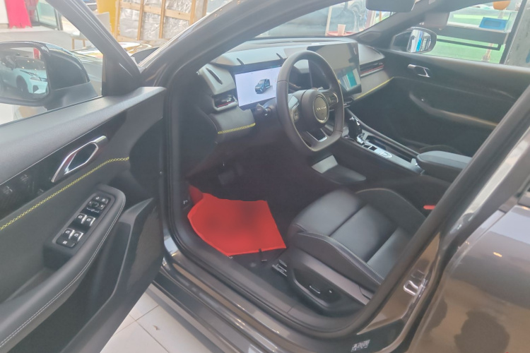 领克03 2025款 1.5TD DCT冠军版Pro中控内饰7003