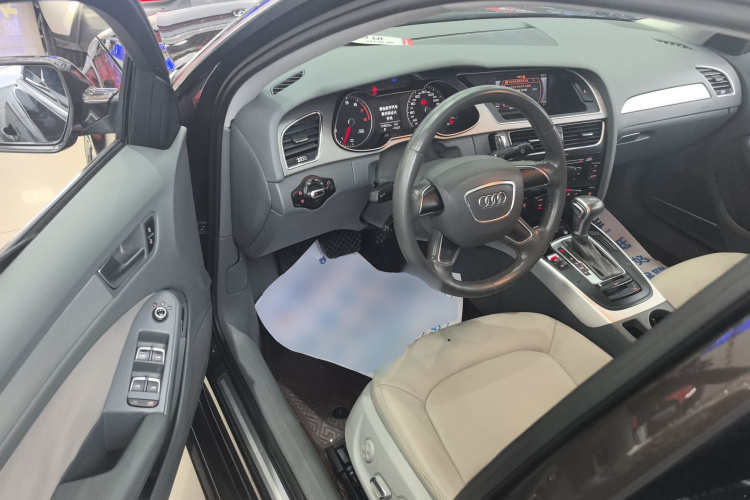 奥迪A4L 2016款 30 TFSI 典藏版 自动舒适型中控内饰20