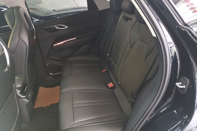 红旗HS3 PHEV 2024款 PHEV 115km 劲为版中控内饰7004