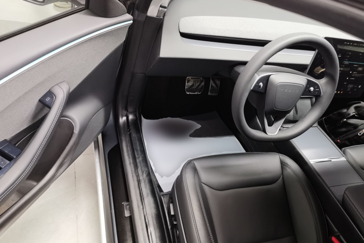 特斯拉 Model 3 2023款 后轮驱动版中控内饰20