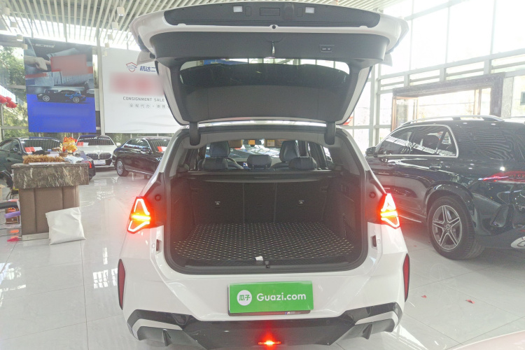 宝马X3 2025款 xDrive30L 领先型 M运动套装机舱底盘23