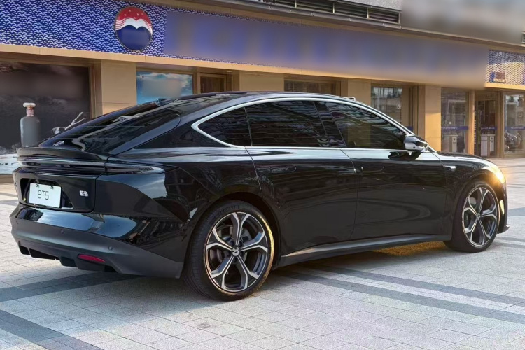 蔚来ET5 2024款 75kWh车身外观7