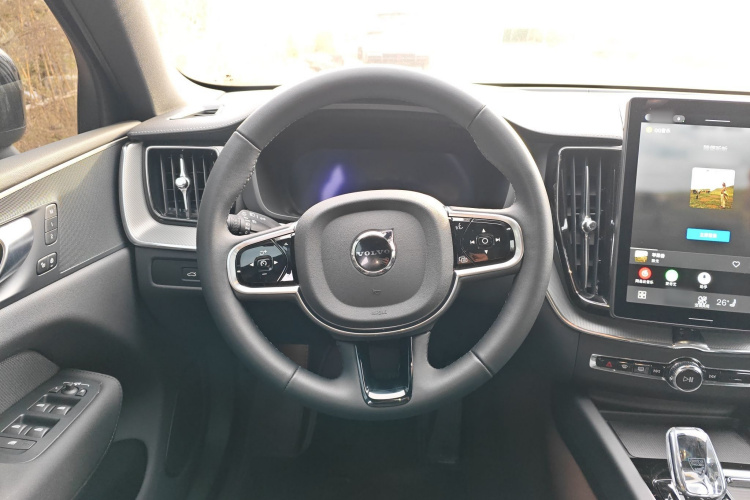 沃尔沃XC60新能源 2026款 插电式混动 长续航四驱智远极夜黑版中控内饰13