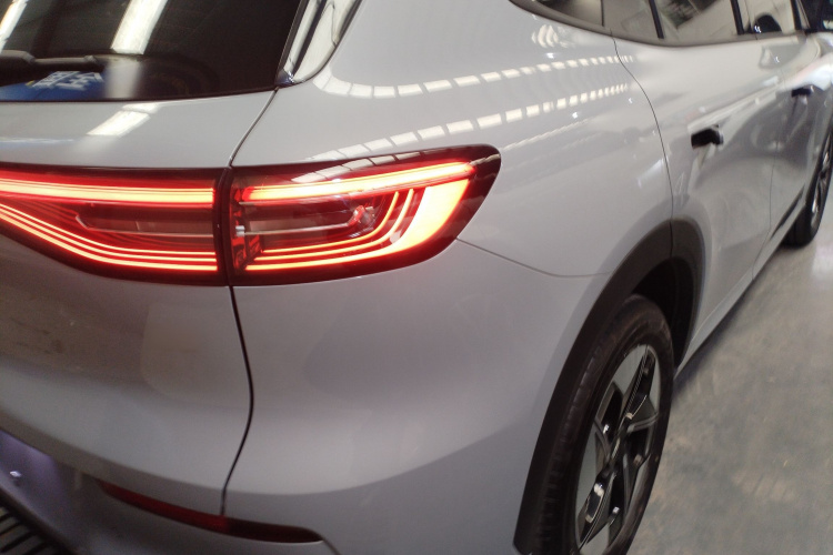 吉利银河 银河E5 2024款 440km 探索版车身外观9