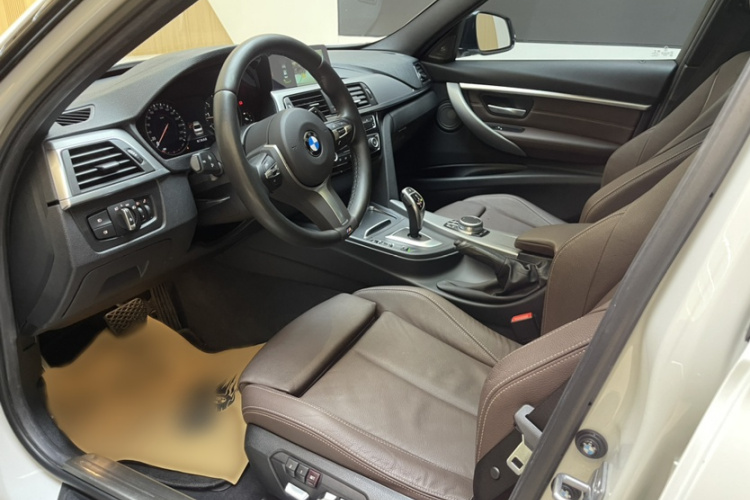 宝马3系 2019款 320i M运动曜夜版局部细节19