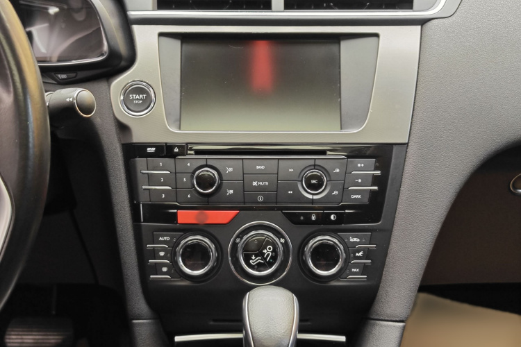 DS 5LS 2016款 1.6T 豪华版THP160局部细节16