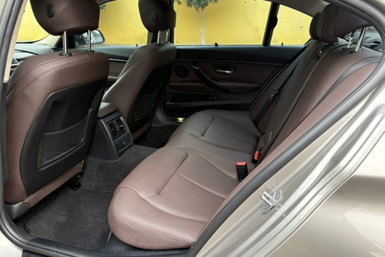 宝马3系 2019款 320Li 时尚型中控内饰7001