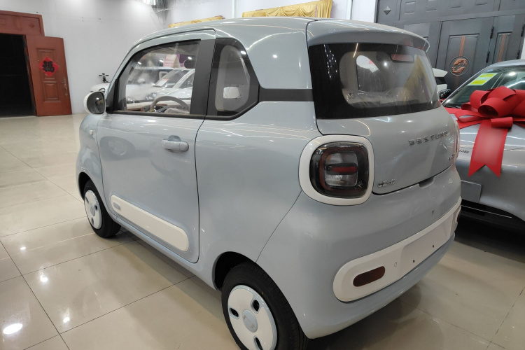 奔腾小马 2026款 222km 炫彩马车身外观4