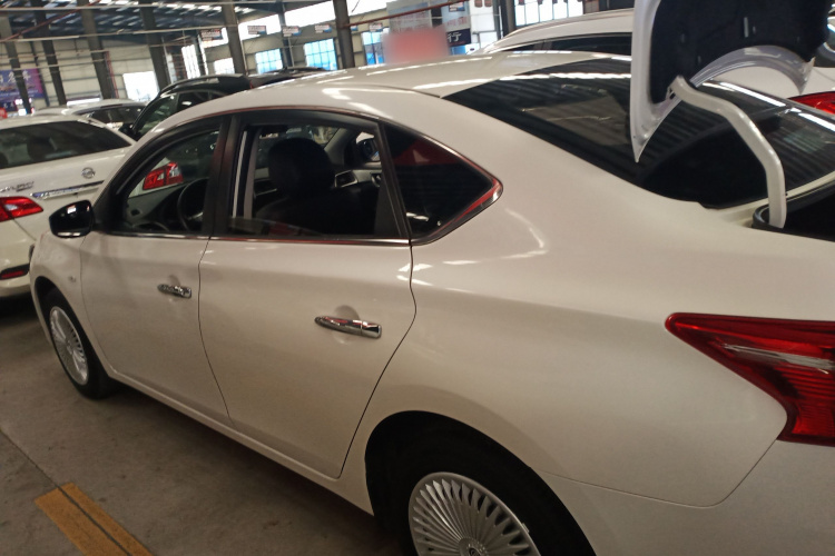 日产 轩逸 2021款 经典 1.6XL CVT豪华版车身外观4