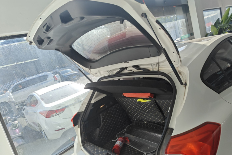 福特 福克斯 2020款 两厢 EcoBoost 180 自动锋潮型机舱底盘23