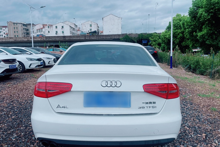 奥迪A4L 2013款 35 TFSI 自动标准型车身外观6004