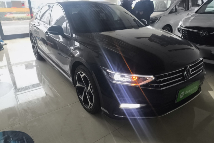 大众 迈腾 2023款 200万辆纪念版 330TSI DSG豪华型车身外观6002