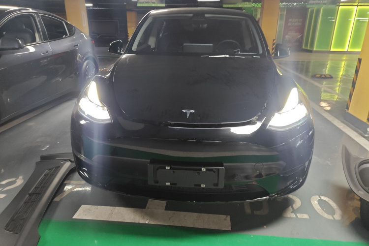 特斯拉 Model Y 2021款 标准续航后驱版车身外观2