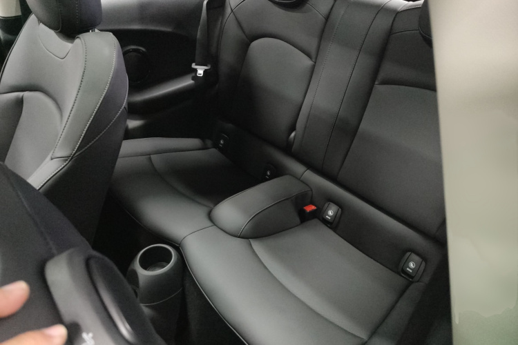 MINI 2022款 1.5T COOPER 经典派中控内饰7004