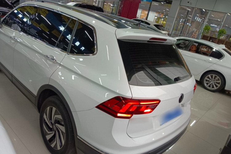 大众 途观L 2023款 330TSI 自动两驱舒享版车身外观6