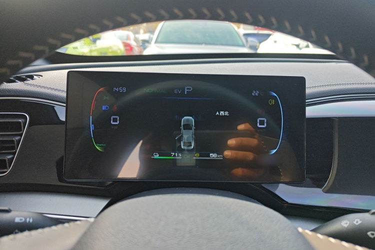 比亚迪 秦PLUS 2024款 荣耀版 DM-i 120KM领先型局部细节14